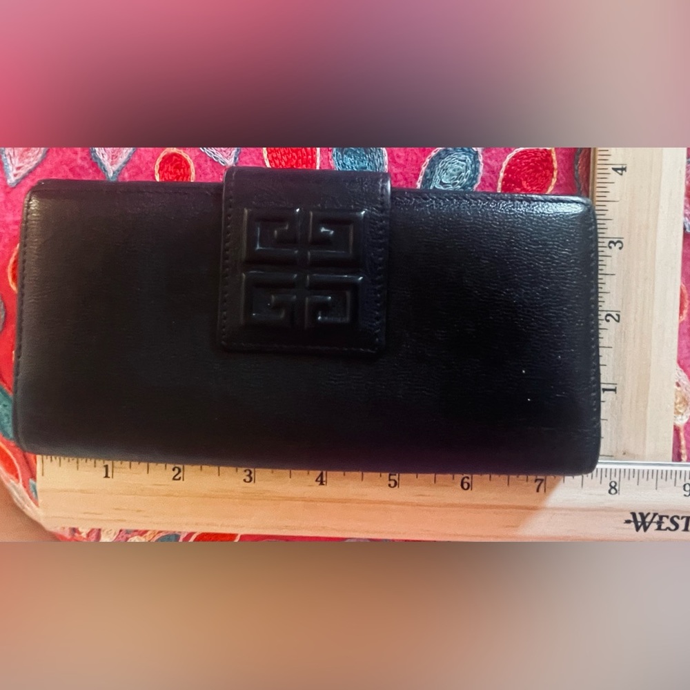 GIVENCHY black leather wallet - EUC. Measures apx. 7 1/2 x 4“ - Picture 9 of 10